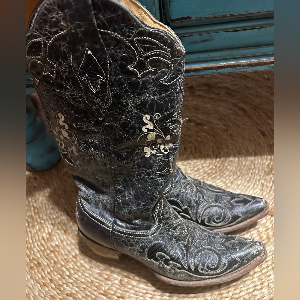 Corral boots